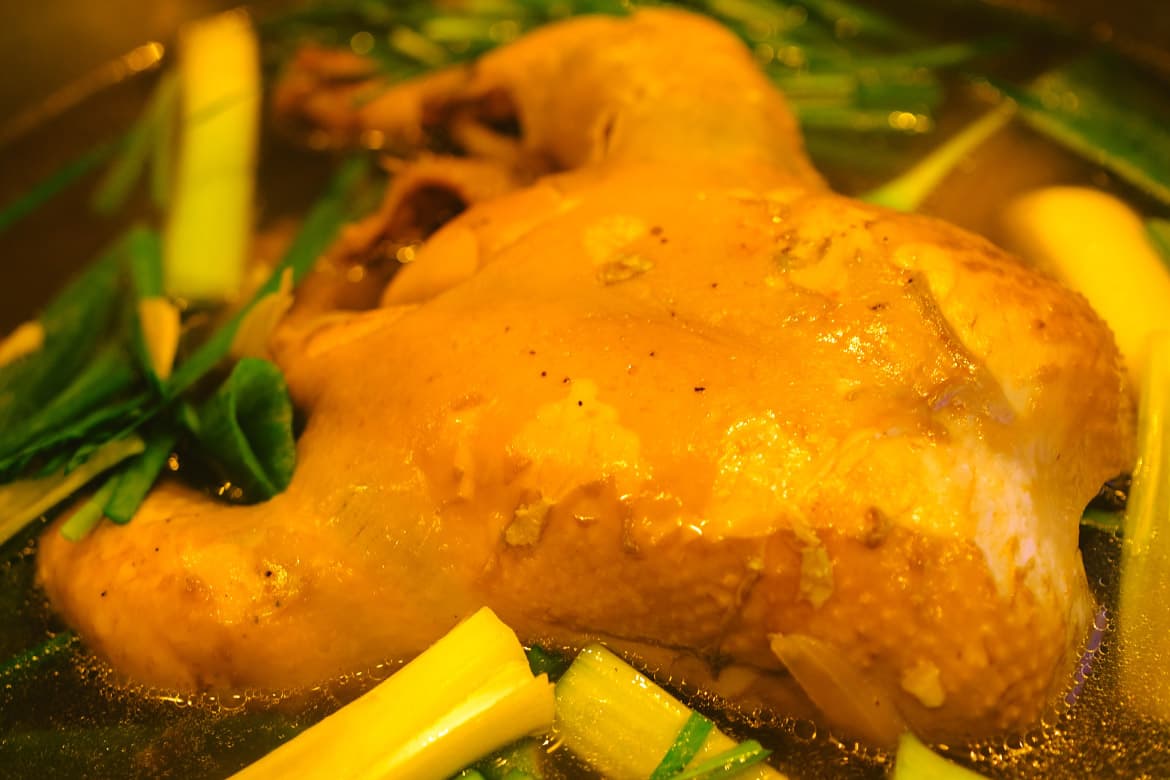 Dak-baeksuk, sup ayam utuh khas Korea yang dimasak perlahan di Sagori